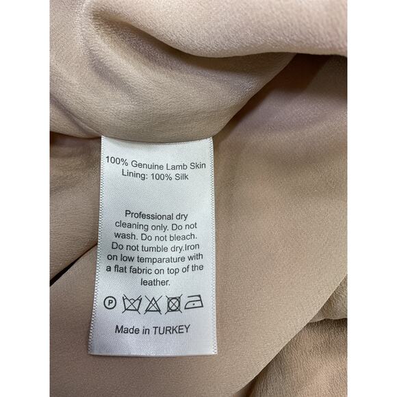 Zeynep Arcay 'Midwaist Mom' Pink Leather Short Size 2 - Picture 5 of 5